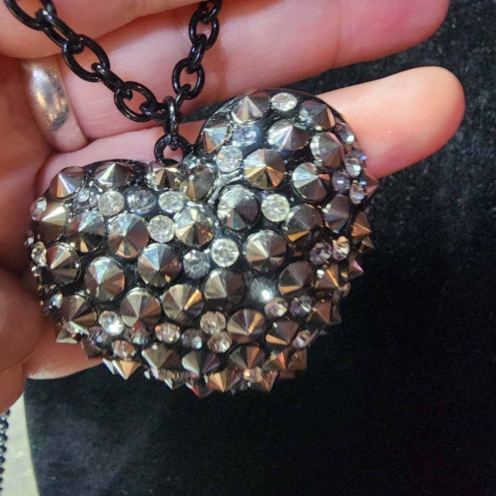 NWT Gothic, Fantasy Black Heart Necklace - Picture 5 of 6